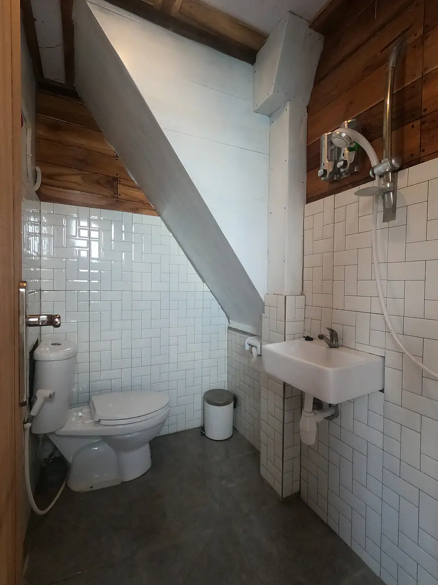 Master Cabin - Image 1